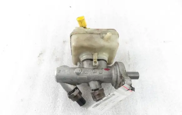 Volkswagen Golf IV Master brake cylinder 