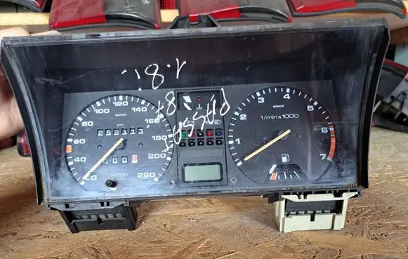 Volkswagen PASSAT B2 Speedometer (instrument cluster) 321919033RF 6160433030 191919059