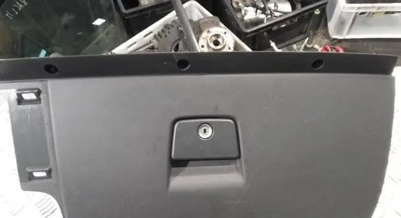 Volvo V50 Glove box 8626141