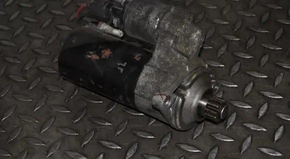 Volkswagen PASSAT CC Starter motor 02E911023