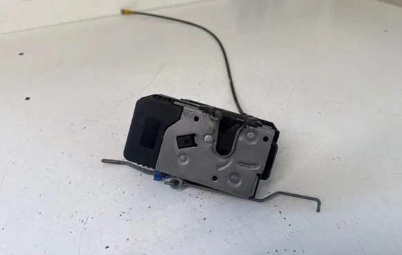 Opel Vivaro Front door lock 8200008246 91166237