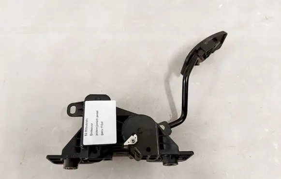 Mitsubishi Endeavor Accelerator throttle pedal