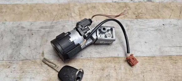Peugeot 207 Ignition lock 9663123280
