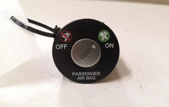 KIA Sorento Passenger airbag on/off switch 