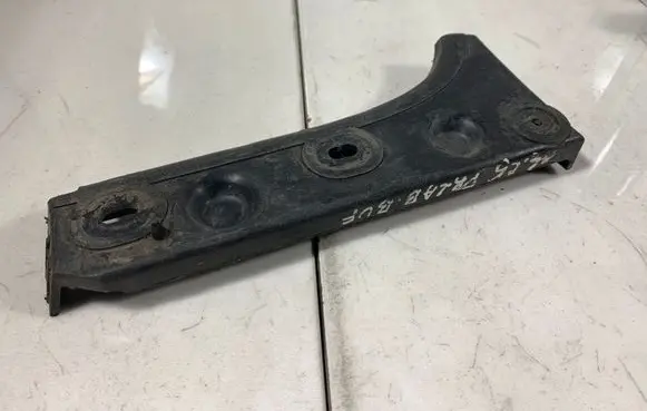 Audi A6 S6 C5 4B Front bumper mounting bracket 4B0807283B