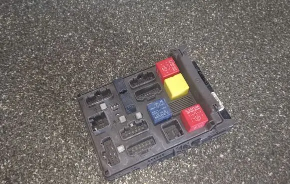 Renault Laguna II Fuse module 8200190272