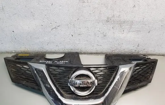 Nissan X-Trail T32 Front bumper upper radiator grill