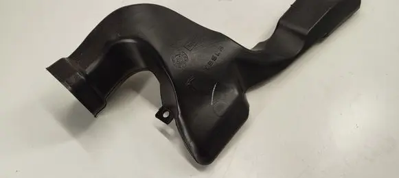 Tesla Model 3 Cabin air duct channel 1099297 50532043 T05320M