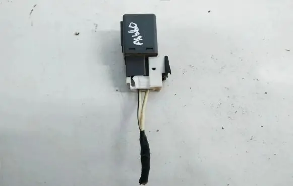 Nissan X-Trail T30 Other relay 24330c9900