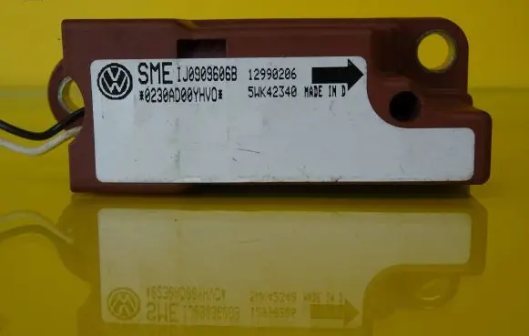 Skoda Octavia Mk1 (1U) Airbag deployment crash/impact sensor 1J0909606B