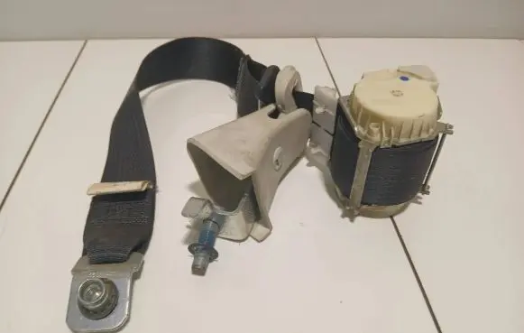 Chrysler Grand Voyager V Third row seat belt 