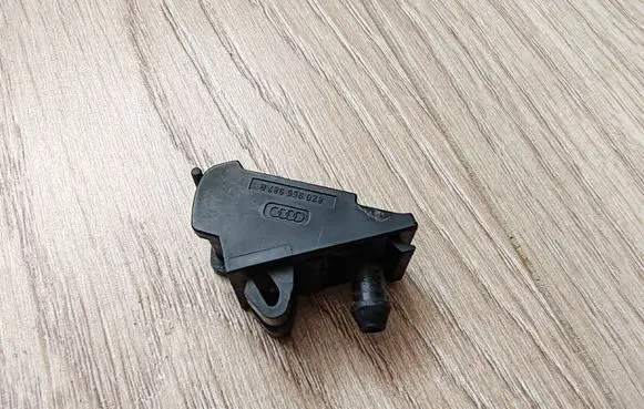 Audi A2 Windshield washer spray nozzle 8Z0955987B