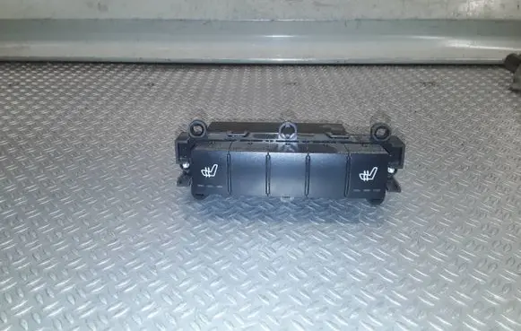 Mercedes-Benz B W245 Seat heating switch 1698208510