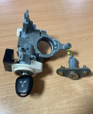 Mitsubishi Lancer Ignition lock MR587993 97RI010032 X1T16271M