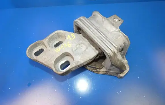 Mercedes-Benz A W176 Engine mount bracket 326E22K ENAC46000DF 26005