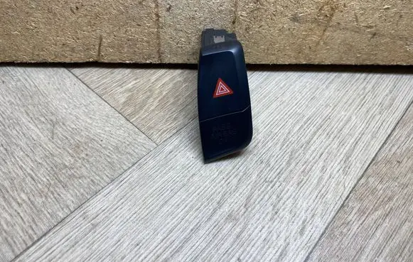 Audi A4 S4 B8 8K Hazard light switch 8K2941509A