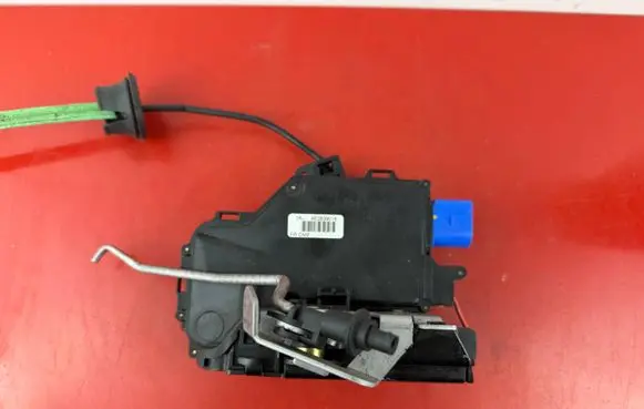 Audi A8 S8 D3 4E Rear door lock 4E0839016