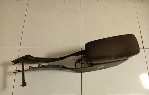 Toyota Avensis T250 Armrest 