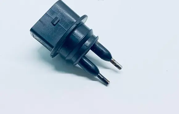 Volkswagen PASSAT B6 Windshield washer fluid level sensor 7M0919376