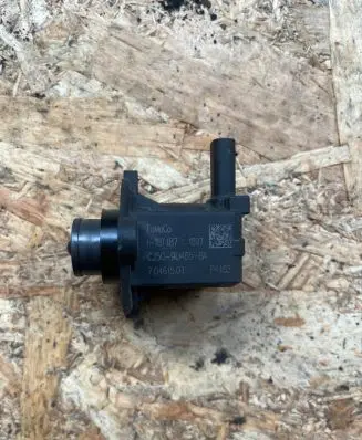 Ford Focus Electric throttle body valve CJ5G9U465BA 70461501 18T1871897