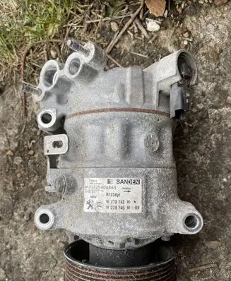 Peugeot Traveller Air conditioning (A/C) compressor (pump) 9827874280