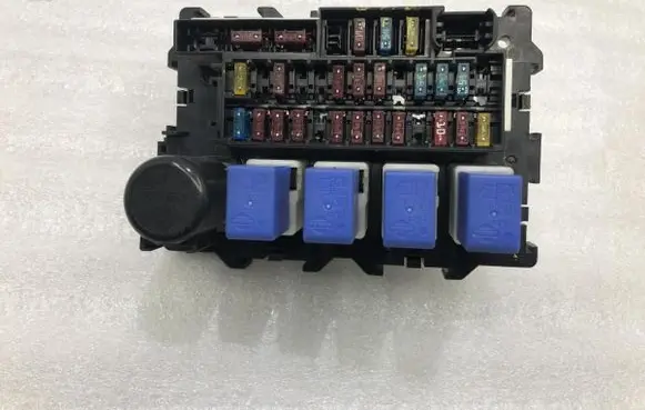 Nissan NP300 Fuse box set