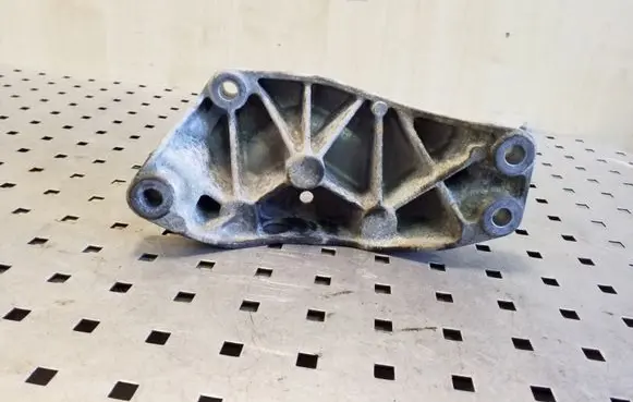 Volkswagen Tiguan Gearbox mounting bracket
