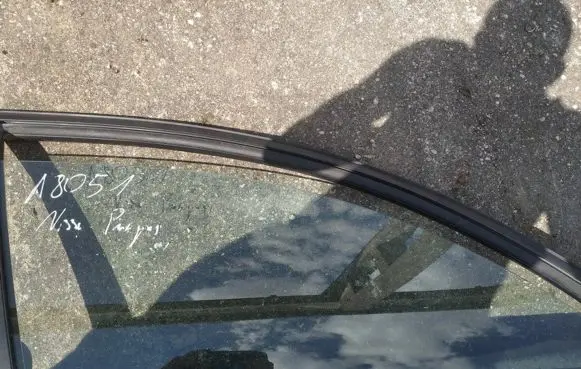 Nissan Primera Front door window glass four-door