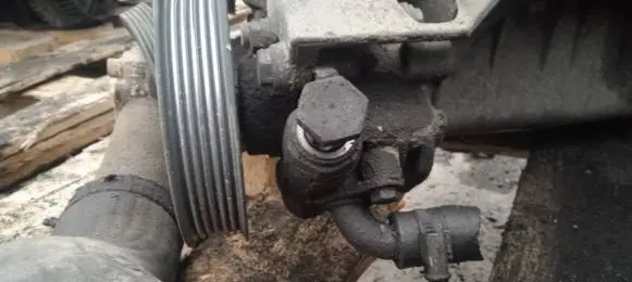 Volkswagen Sharan Power steering pump KYB