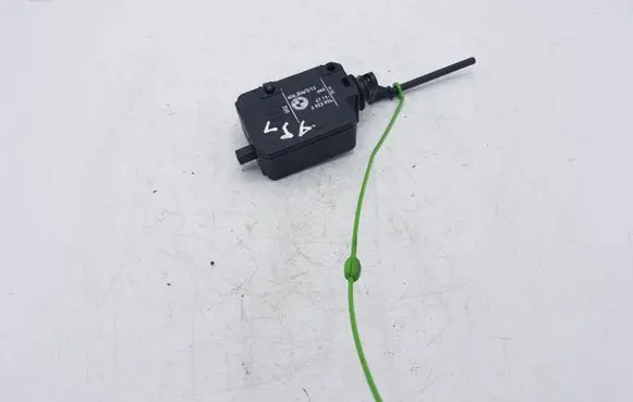 BMW X5 E53 Fuel tank cap lock 6923974