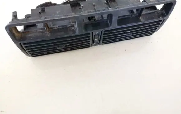 Volkswagen Golf IV Dash center air vent grill 1j0819728c 1j0819736c