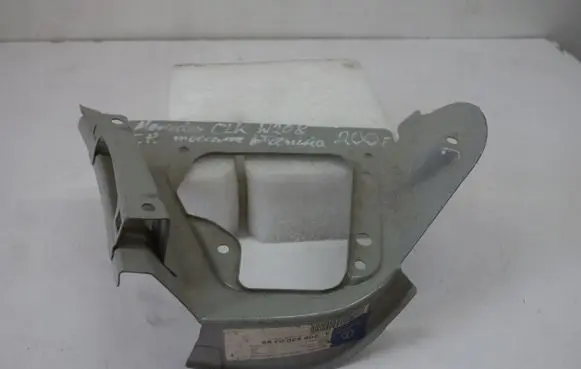 Mercedes-Benz CLK A208 C208 Fender mounting bracket A2086300289