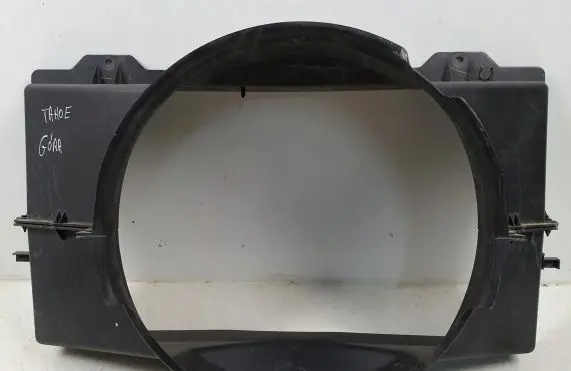 Chevrolet Tahoe Radiator cooling fan shroud 15067753