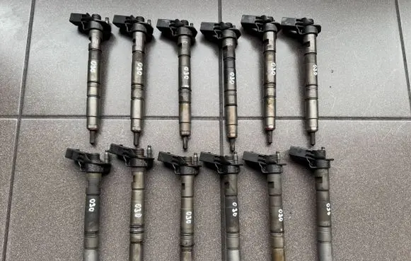 Volkswagen PASSAT CC Fuel injector 03L130277