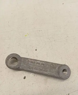 Engine mounting bracket