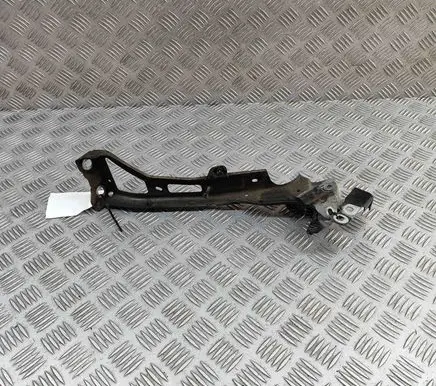 Audi A5 Fender mounting bracket 8W6821471 8W6821131B