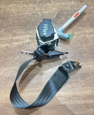 Volvo V70 Rear seatbelt 39859391