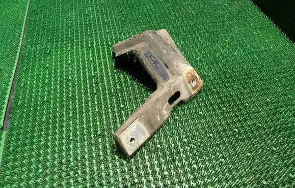 Volkswagen Golf IV Fender mounting bracket 1J0821136