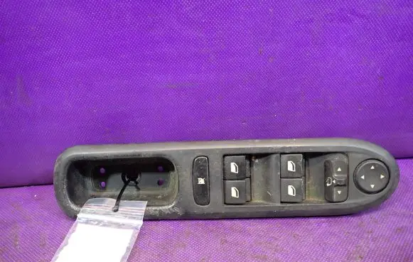 Peugeot 407 Quarter vent window switch 96468704XT