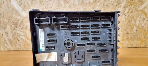 Volkswagen Golf Plus Fuse module 3c0937125