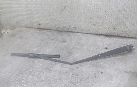 Suzuki Alto Windshield/front glass wiper blade 