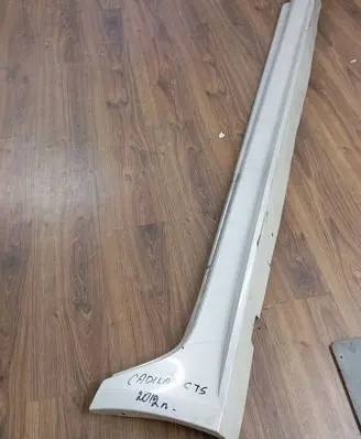 Cadillac CTS Side skirt front trim 25808605