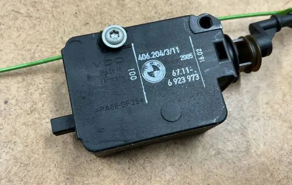 BMW 3 E46 Fuel tank cap lock 67116923973 6923973