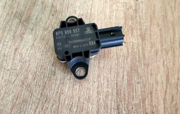 Audi A4 S4 B7 8E 8H Airbag deployment crash/impact sensor 8P0955557