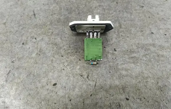 Toyota Yaris Heater blower motor/fan resistor 