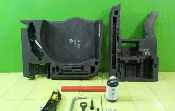 Audi TT TTS Mk2 Other interior part 8J0864501F NAPRAWCZY