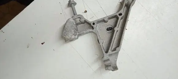 Opel Vivaro Gearbox mounting bracket 244834608R