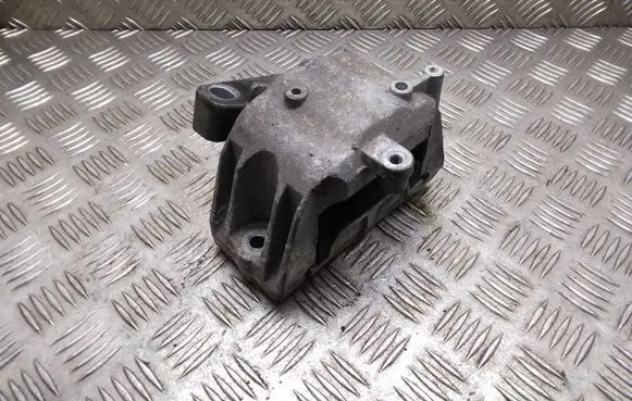 Volkswagen Golf V Engine mount bracket 1K0199262