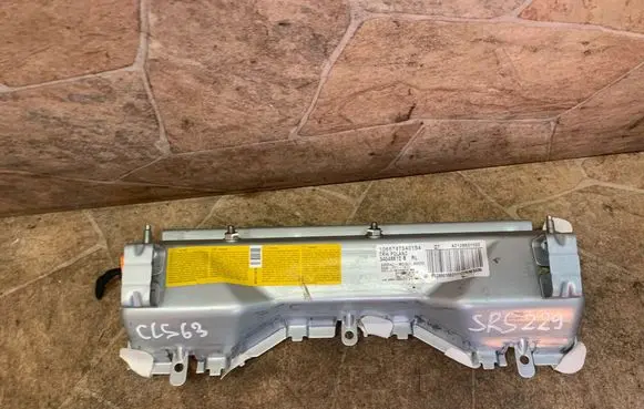 Mercedes-Benz CLS C218 X218 Knee airbag A2128601002