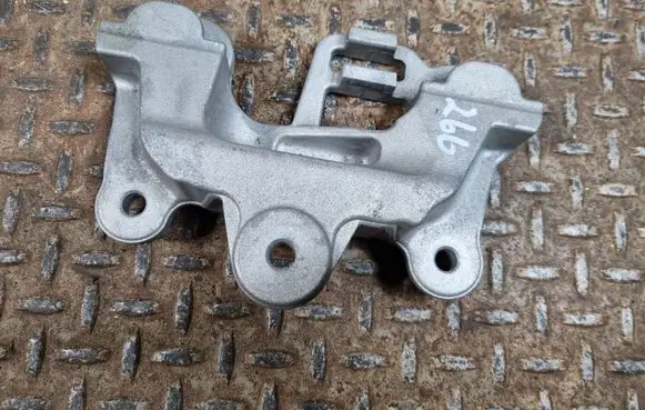 Mercedes-Benz C W205 Engine mounting bracket A2640901100
